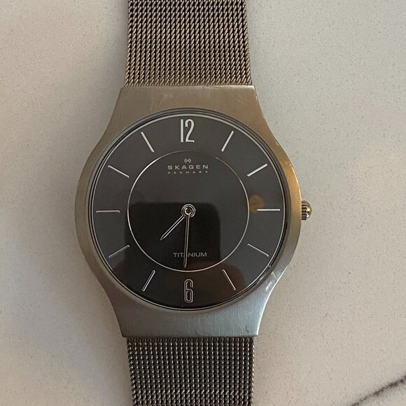 Skagen Men's Titanium Charcoal Dial Watch 233LTTM - Picture 1 of 8